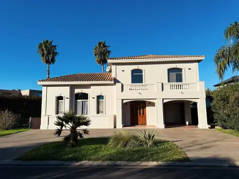 Casa en Alquiler en Funes, USD 1.600