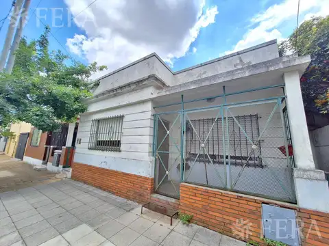 Venta casa 3 ambientes con jardín en Sarandi