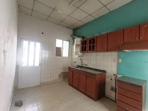 Casa 6 ambientes con 1 baño
