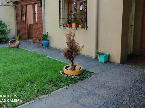 CASA EN VENTA, 3 DORM. Con patio