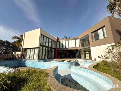 Casa en venta - 4 Dormitorios 3 Baños - Guillermo E. Hudson