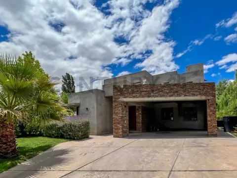 VENTA en espectacular Casa en El Remanso de Chacras de Coria