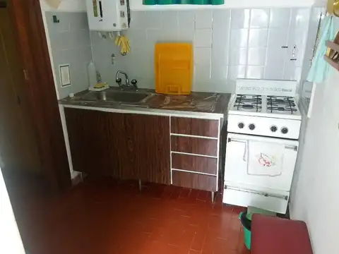 Departamento de 1 ambiente tipo casa en Venta, Villa Gesell.-