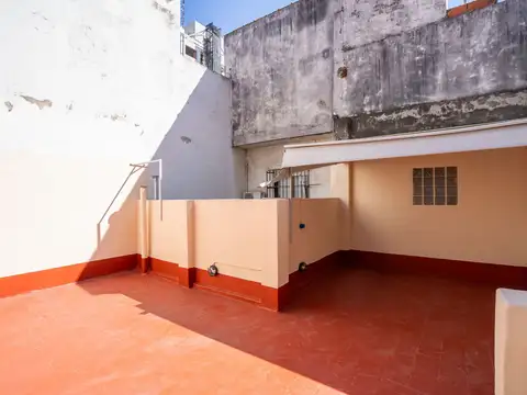 Depto Tipo Casa en Venta en Villa del Parque, USD 115.000