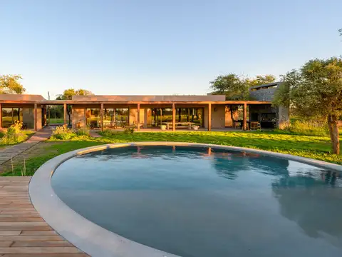 Exclusiva Casa en Venta 3 Dormitorios en Pueblo Estancia La Paz