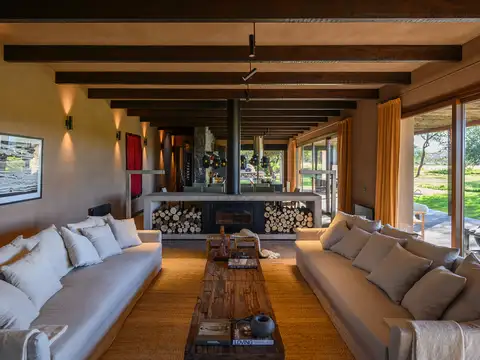 Casa en Venta con 3 cocheras