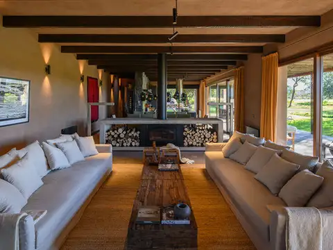 Casa en Venta con 3 cocheras