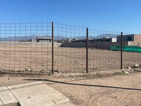 OPENHOUSE VENDE flamante esquina ideal para supermercados.