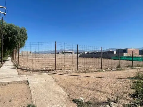 OPENHOUSE VENDE flamante esquina ideal para supermercados.