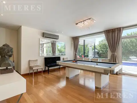 Casa en Venta con 2 cocheras