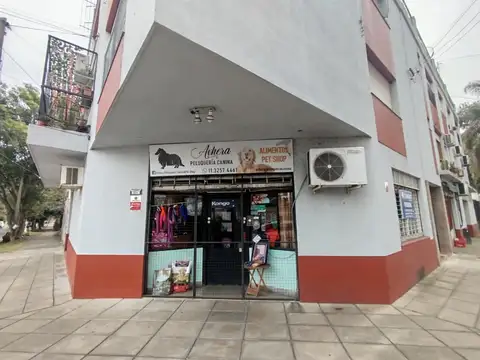 Local en esquina en hermoso barrio
