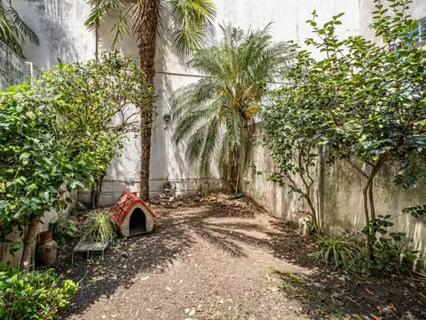 Casa 6 ambientes con 2 baños
