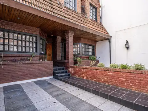 Triplex con cochera y jardin, 5 ambientes, venta Parque Chacabuco