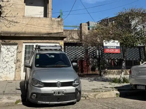 Casa con galpón en el fondo