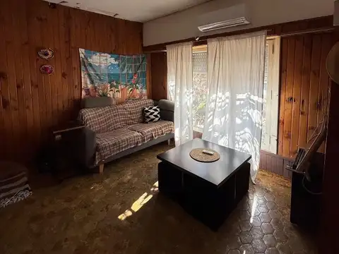 Casa con galpón en el fondo