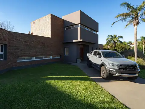 Casa en Alquiler en Funes, USD 2.200