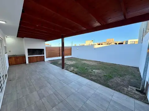 Depto Tipo Casa en Venta con 2 cocheras