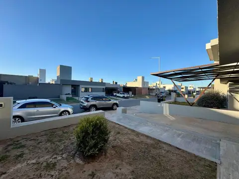 Depto Tipo Casa en Venta en Countries y Barrios Cerrados en Cordoba Capital, USD 160.000