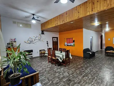 Casa 5 ambientes con 1 baño