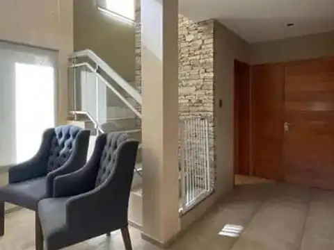 Casa en Venta en Barrio Parque Leloir, USD 490.000