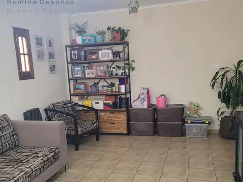 Casa 6 ambientes con 2 baños