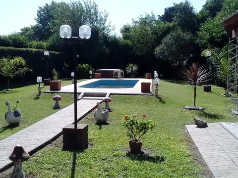 Casa - Oliveros - Terreno - Jardin - Pileta - Quincho