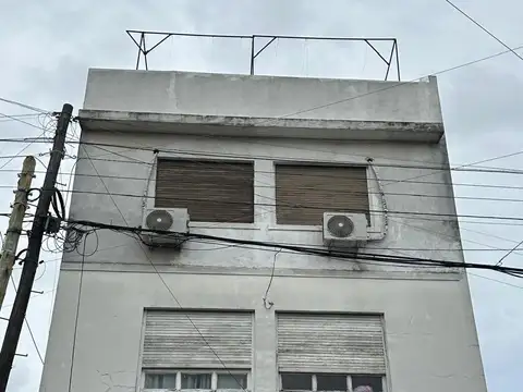 Almirante Brown 500, Piso 1