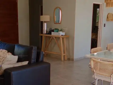 Casa 6 ambientes con 4 baños