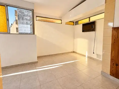 Departamento 6 ambientes con 1 baño