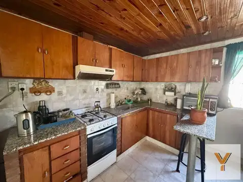 Casa 6 ambientes con 2 baños