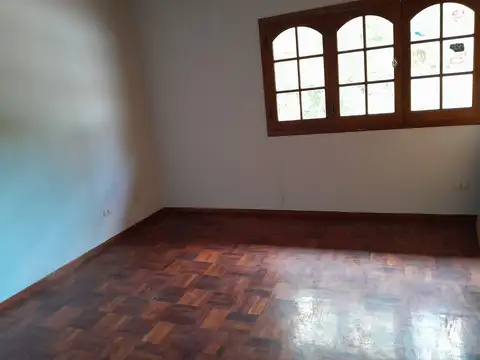 Casa 7 ambientes con 5 baños