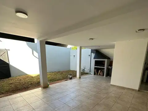 CFA303 - CASA EN ALQUILER - 3 DORMITORIOS - AV. SAN MARTÍN Y ALMTE. BROWN