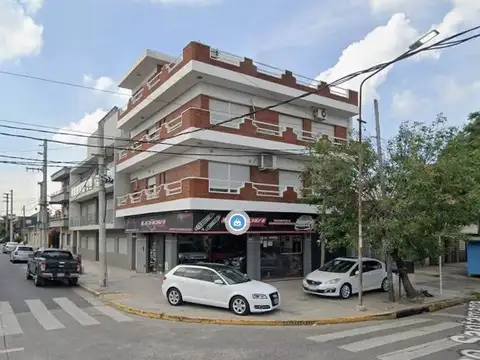 ALQUILER, PISO DE 4 AMBIENTES (DEPARTAMENTO) EN PRIMER PISO POR ESCALERA. SAN JUSTO.