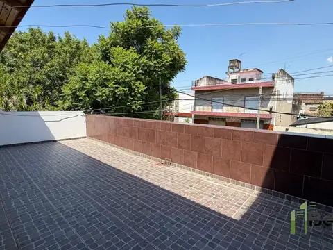 Ph 3 ambientes al frente con terraza propia. SIN EXPENSAS