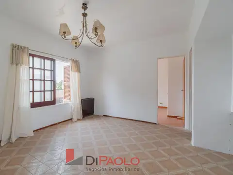 CASA MULTIFAMILIAR A LA VENTA EN ALDO BONZI CON PATIO