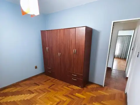 SE ALQUILA DEPARTRAMENTO DE TRES AMBIENTES