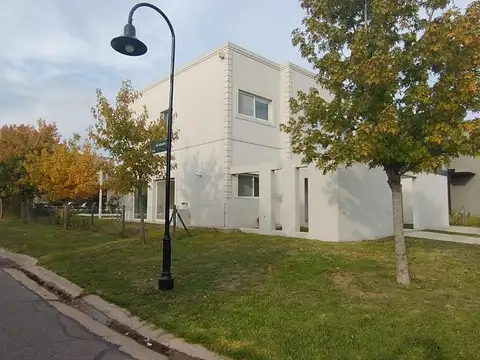 Oportunidad usd 420.000.- 4 dorm + dep+ galeria c-p+pileta