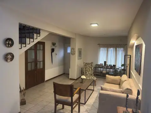 Casa 5 ambientes con 3 baños