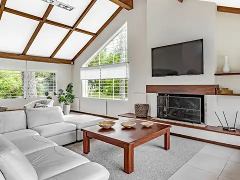 Casa 6 ambientes con 4 baños