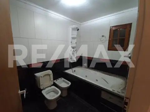 VENTA SALON COMERCIAL CON CASA Y GALPON NEUQUEN