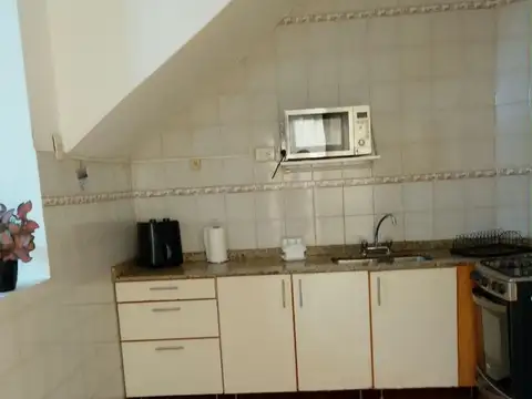 Casa 6 ambientes con 2 baños
