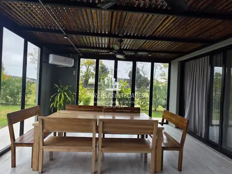 Casa en Venta en Pilar del Este - Santa Lucia, USD 210.000