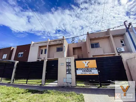 Depto Tipo Casa en Venta en Los Hornos, USD 40.000