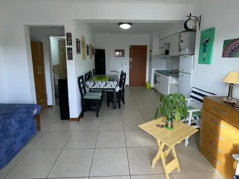 ALQUILER/  Departamento en Leguizamon 1010 bis 02-01
