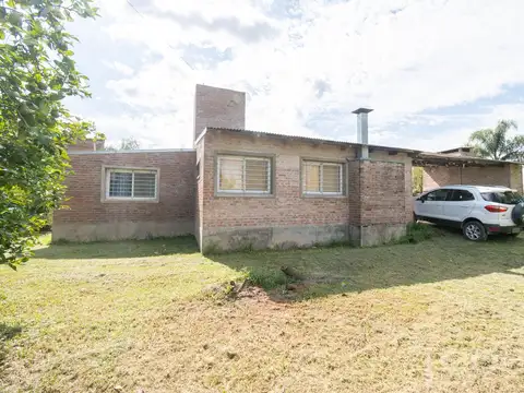 Venta casa de tres dormitorios en calle Los Benteveos y Callejon Reyna, San Jose del Rincon.