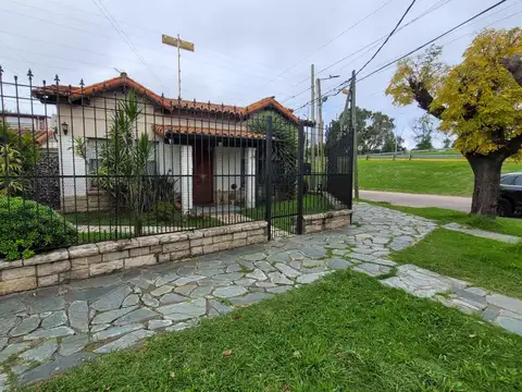 VENTA CASA DE CUATRO AMBIENTES EN WILDE