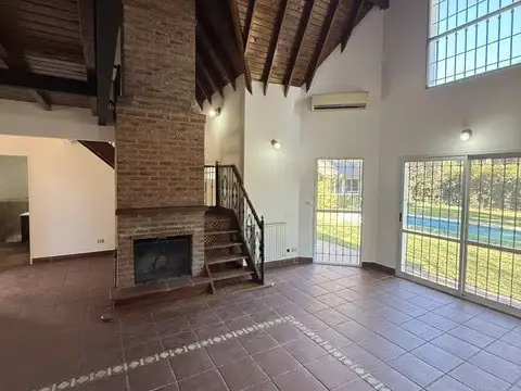 Casa 4 ambientes con 2 baños