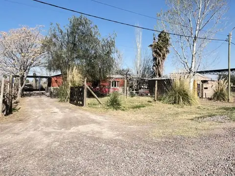 Casa con Galpon en Rodeo del medio