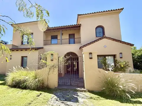 Casa 7 ambientes con 5 baños