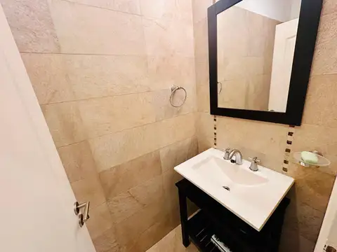 Casa 6 ambientes con 4 baños